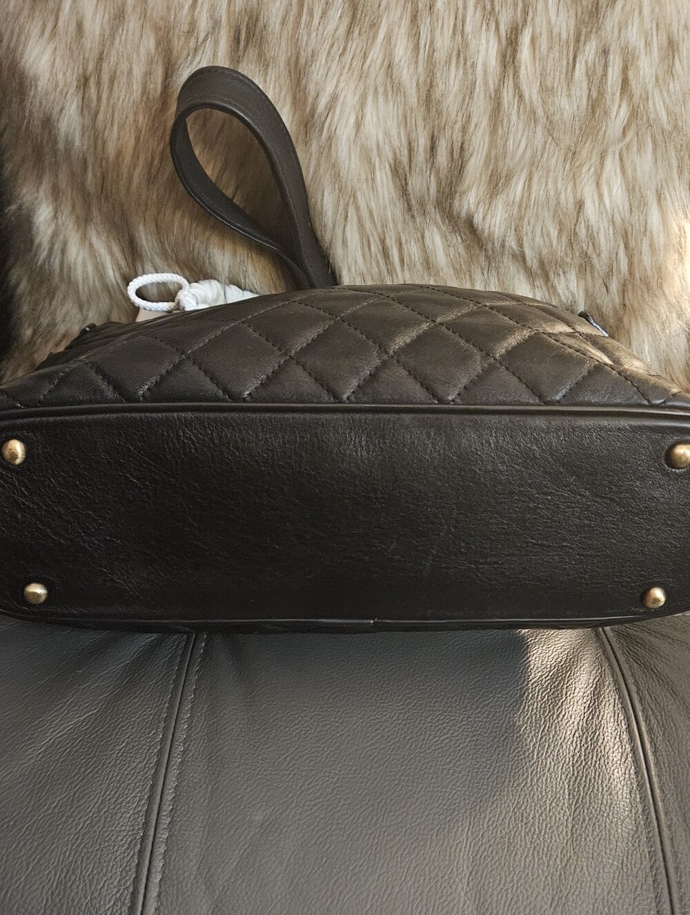 MCM Black Quilted Leather Shoulder Bag with Gold Plaque - Picture 6 of 7